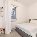 Apartment Free Parking And 4 Bedrooms By Antoleo