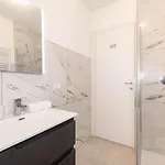 Apartment Free Parking And 4 Bedrooms By Antoleo