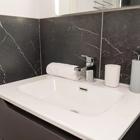 Free Parking And 4 Bedrooms By Antoleo Apartment *